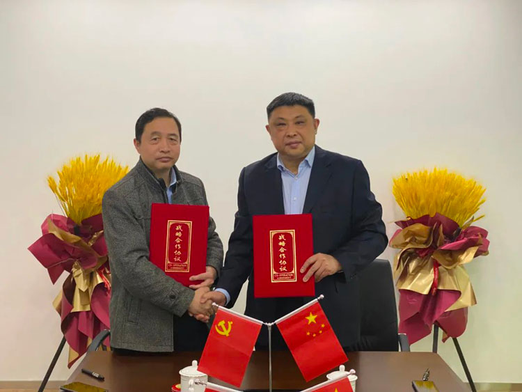 李秀森董事長與老戰士(山東)農業科技有限公司梁永利董事長簽約.jpg